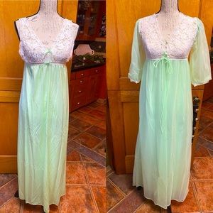 NWT Vintage 70's Lorraine green/ivory lace Peignoir set-nightgown/bed jacket